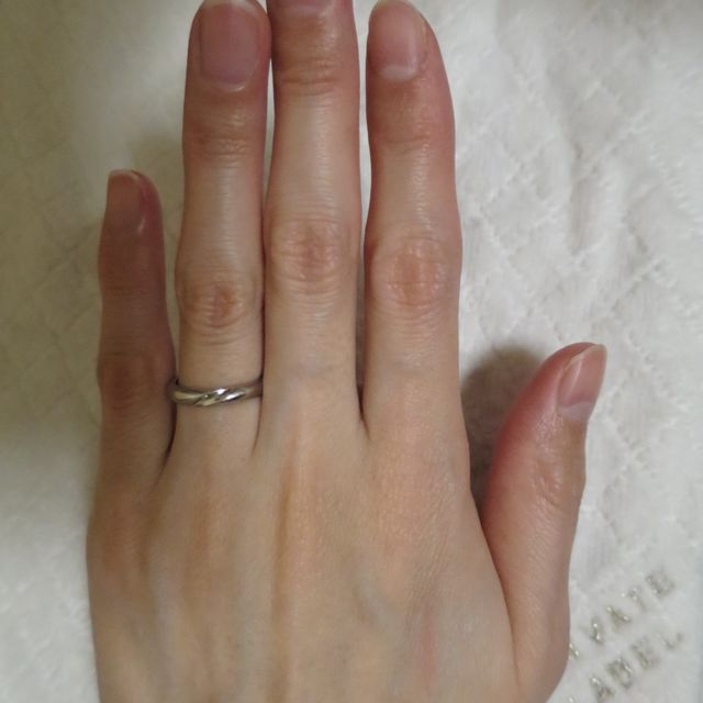 【Something Blue(サムシングブルー)の口コミ】 予算内に抑えつつ材質はプラチナで、ある程度の太さがある指輪を探してい…