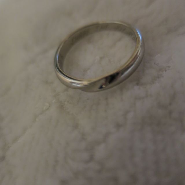 【Something Blue(サムシングブルー)の口コミ】 予算内に抑えつつ材質はプラチナで、ある程度の太さがある指輪を探してい…