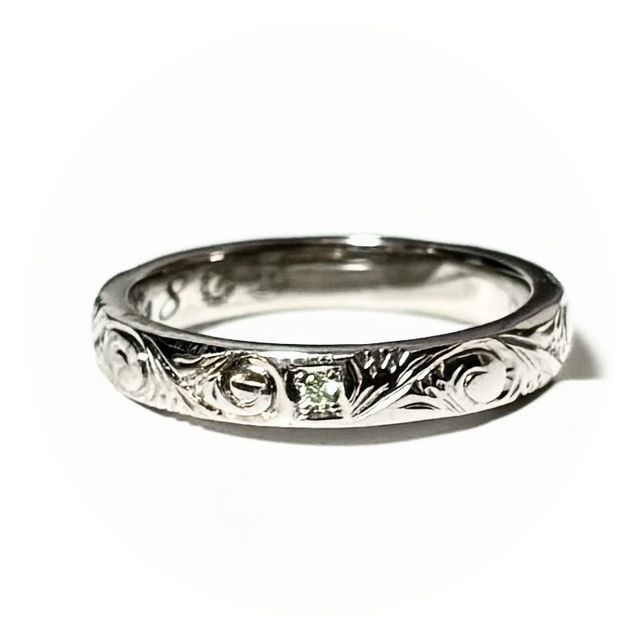 【Antille(アンティール)の口コミ】 　私自身、女性らしいデザインがあまり得意な方では無いので柄を全面に掘…