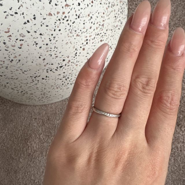 【銀座ダイヤモンドシライシの口コミ】 価格も20万円代で手に取りやすいのと、デザインもシンプルエレガントで美…