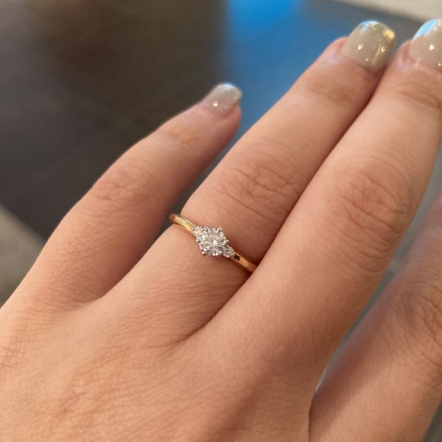 【AMATSU(アマツ)の口コミ】 めっちゃ私のお気に入りのデザインです。
一粒ダイヤがついたデザインです…