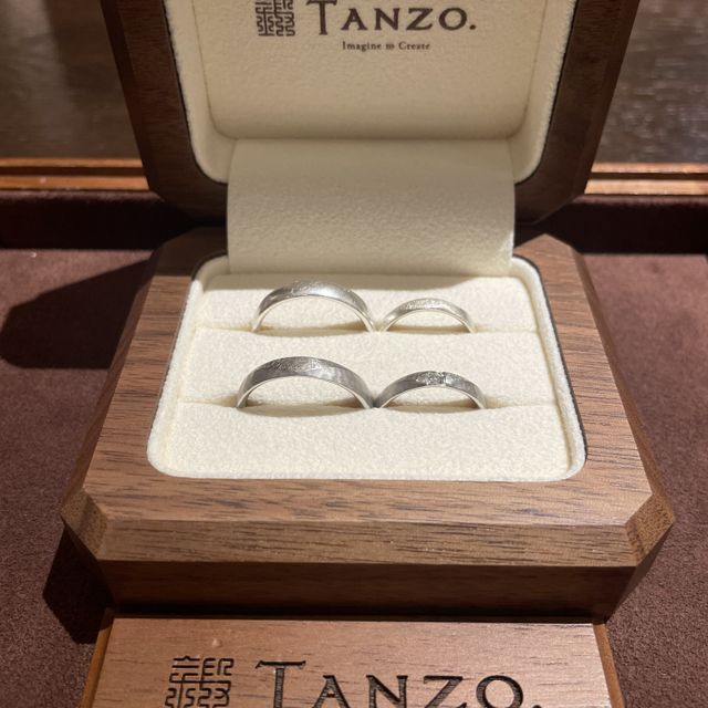 【TANZO.(鍛造指輪)の口コミ】 槌目＋和紙加工で渋いイメージで仕上げました。
6mm幅で存在感もバッチリ…
