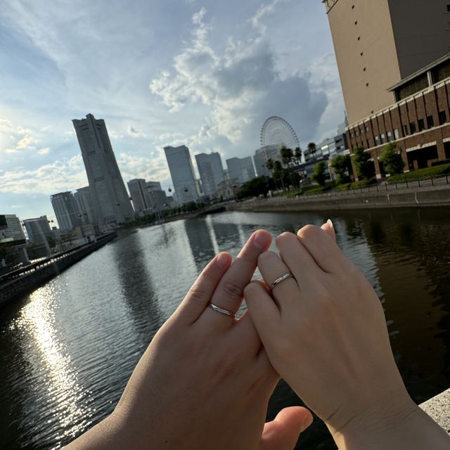 【アイプリモ(I-PRIMO)の口コミ】 指輪に施された緩やかなウェーブにさりげなく入ったマット加工が特徴的な…