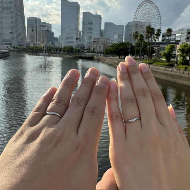 【アイプリモ(I-PRIMO)の口コミ】 指輪に施された緩やかなウェーブにさりげなく入ったマット加工が特徴的な…