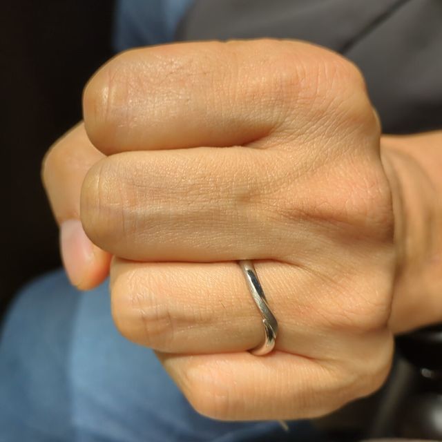 【アイプリモ(I-PRIMO)の口コミ】 プラチナで手が綺麗に見えると言われるウェーブデザインで紹介してもらっ…