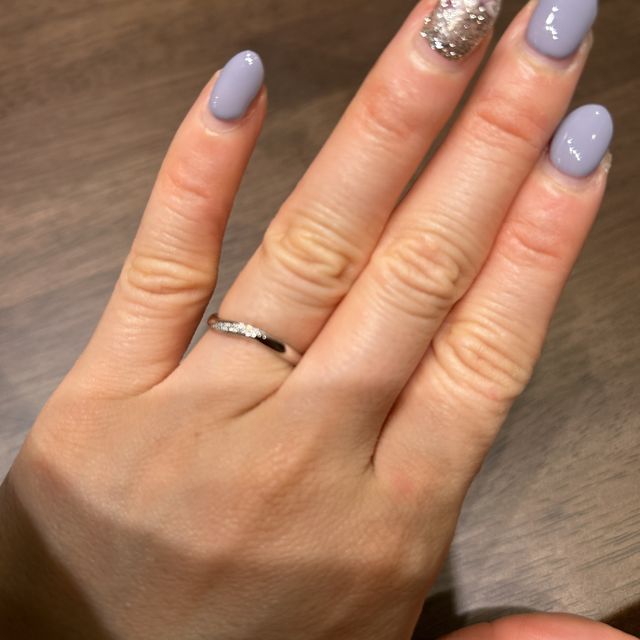 【銀座ダイヤモンドシライシの口コミ】 指輪のデザインが斜めのカットになっていて良いです。
あまりダイヤモンド…