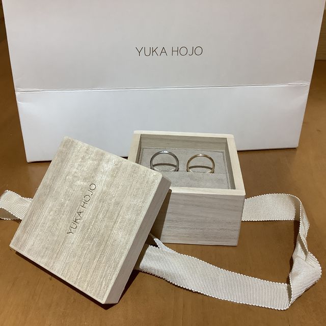 【YUKA HOJO(ユカホウジョウ)の口コミ】 私は18金イエローゴールド、旦那さんはプラチナにしました。
私は金の指輪…