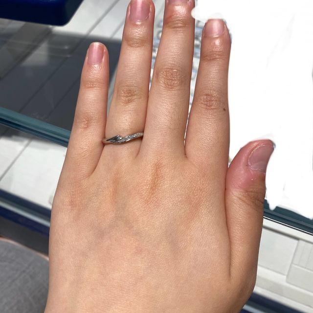 【銀座ダイヤモンドシライシの口コミ】 アクアニーナという指輪でした。婚約指輪と結婚指輪のセットで購入検討し…
