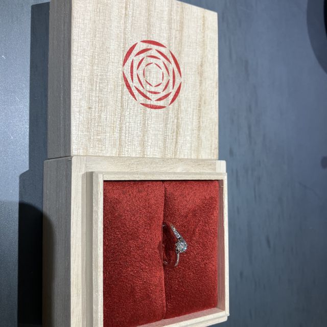 【出雲結(いずもゆい)の口コミ】 シンプルなデザインですが、装飾がどの方向から見ても見えるため煌びやか…