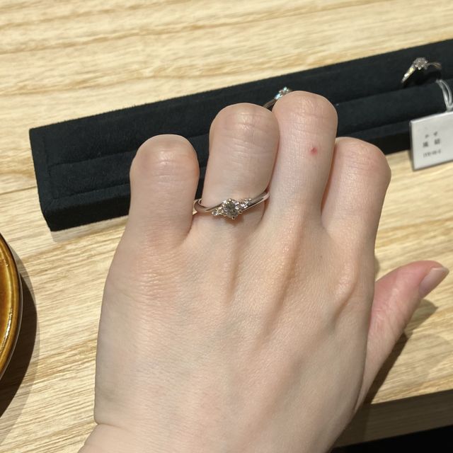 【出雲結(いずもゆい)の口コミ】 シンプルなデザインですが、装飾がどの方向から見ても見えるため煌びやか…