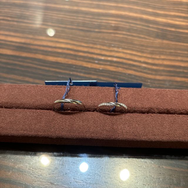 【Something Blue(サムシングブルー)の口コミ】 とても着け心地が良くて、ウェーブがかかったダイヤが両サイドにあるのが…