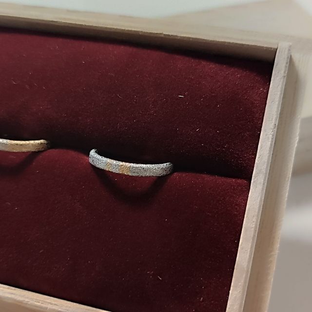 【ichi(イチ)の口コミ】 デザインを自分たちで考えてオーダーさせていただきました。
表面の素材感…