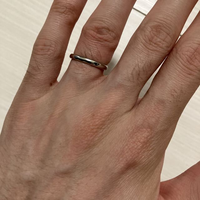 【Something Blue(サムシングブルー)の口コミ】 どんな時代、どんなファッションにも合うシンプルなデザインです。シンプ…