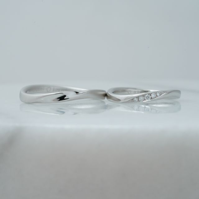 【THREE TREES(スリーツリーズ)の口コミ】 手作り指輪でもウェーブ型のデザインを選べました。
文字数に制限はありま…