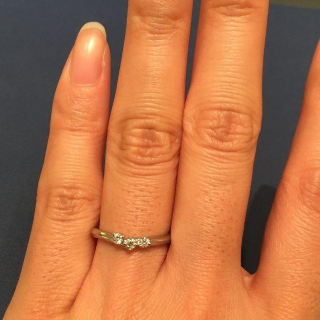 【銀座ダイヤモンドシライシの口コミ】 どこも結婚指輪は同じような無難なデザインが多い中、こちらは流れ星をモ…