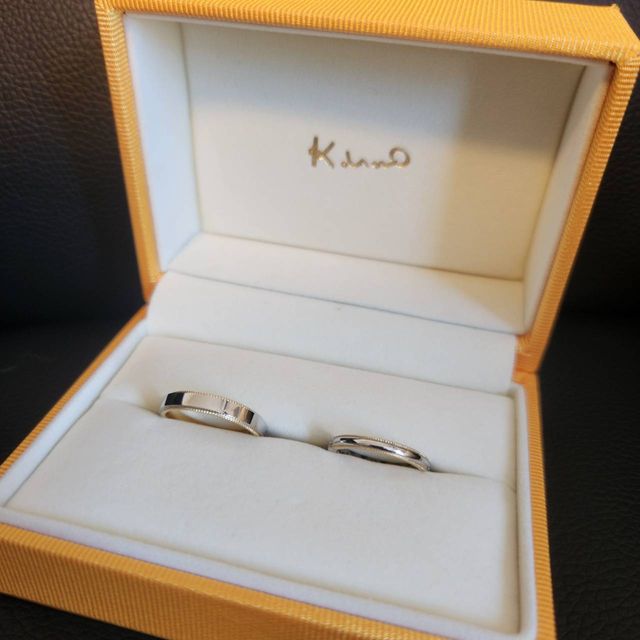【ケイウノ ブライダル(K.UNO BRIDAL)の口コミ】 2本ともメイン素材はプラチナとし、フチにゴールドをあしらいました。私の…