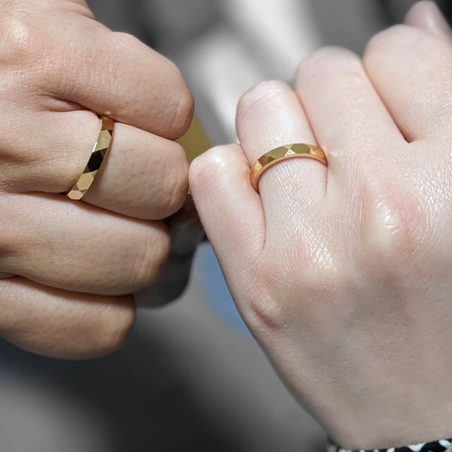 【ラザール ダイヤモンド(LAZARE DIAMOND)の口コミ】 シンプルだけど、デザイン性のあるゴールドの指輪を探していました。イン…