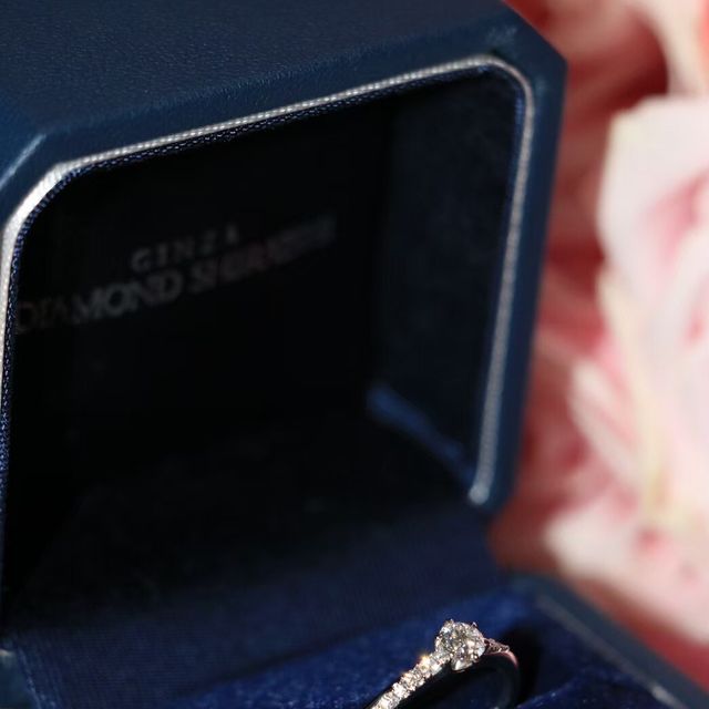 【銀座ダイヤモンドシライシの口コミ】 いろんな指輪がありましたが彼女が好みそうなウェーブのデザインを探して…