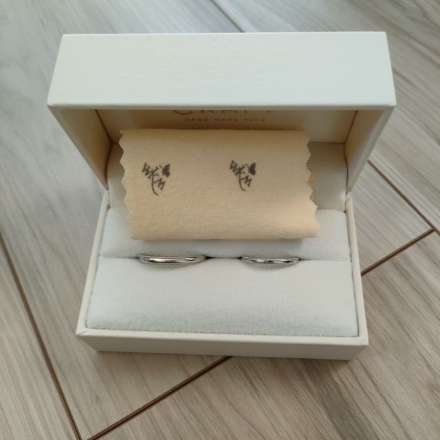 【CRAFY(クラフィ)の口コミ】 シンプルなシルバーのリングをベースに、平甲丸の丸みを加えることで柔ら…