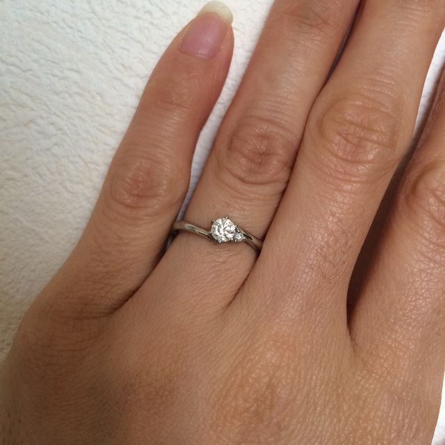 【アイプリモ(I-PRIMO)の口コミ】 第一印象で価格とデザインが気に入った。いくつか試着し、ダイヤの大きさ…