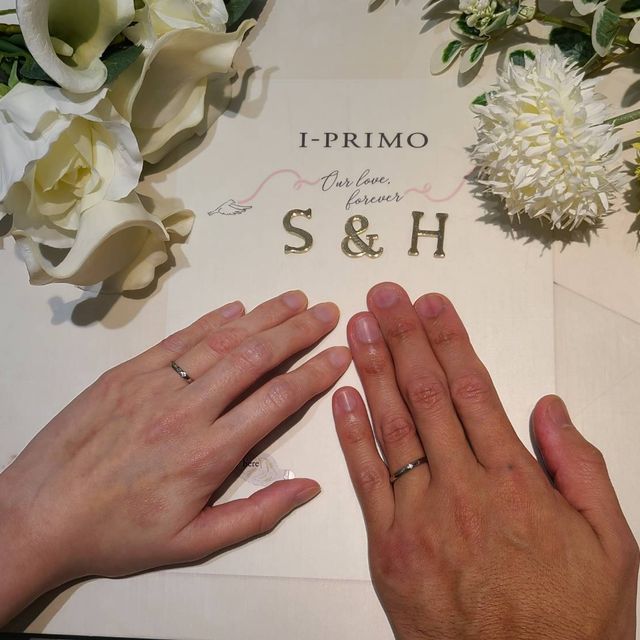 【アイプリモ(I-PRIMO)の口コミ】 見た目はシンプルな指輪ですが、私達2人ともこの指輪に惹かれました。
気…