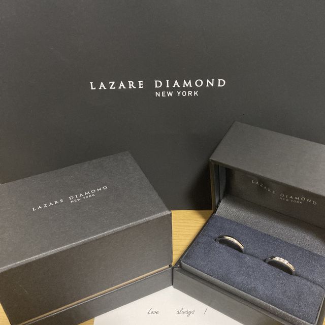 【ラザール ダイヤモンド(LAZARE DIAMOND)の口コミ】 ダイヤの輝き、鍛造、着け心地の良さに絞って指輪選びを進めました。
ラザ…