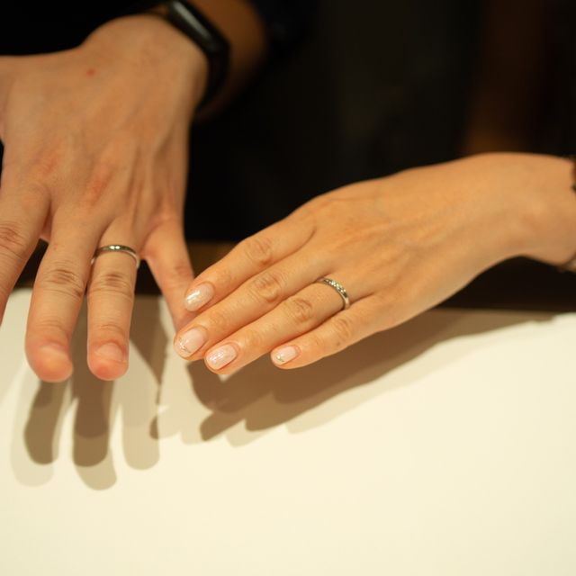 【ラザール ダイヤモンド(LAZARE DIAMOND)の口コミ】 ダイヤの輝き、鍛造、着け心地の良さに絞って指輪選びを進めました。
ラザ…