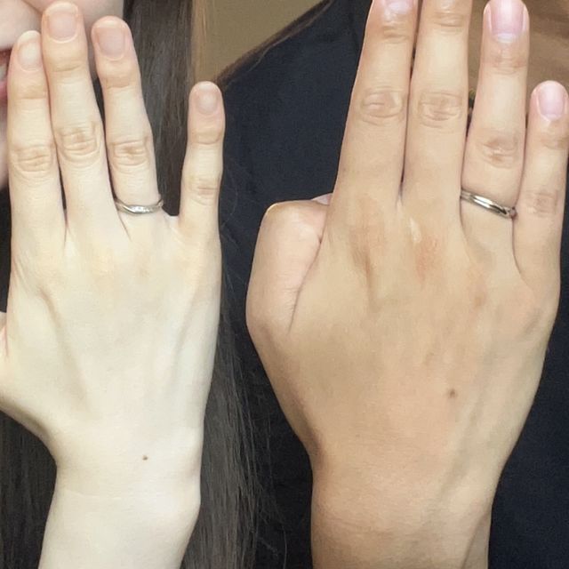 【銀座ダイヤモンドシライシの口コミ】 ダイヤがたくさんついていますが、一つ一つのダイヤが控えめなので目立ち…