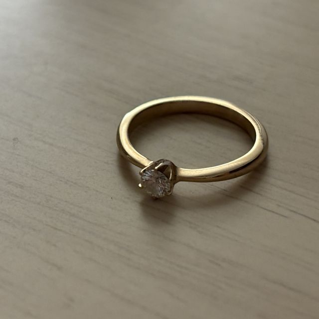 【CRAFY(クラフィ)の口コミ】 ピンクゴールドが可愛くて好評でした。
ダイヤモンドも透明感があって綺麗…