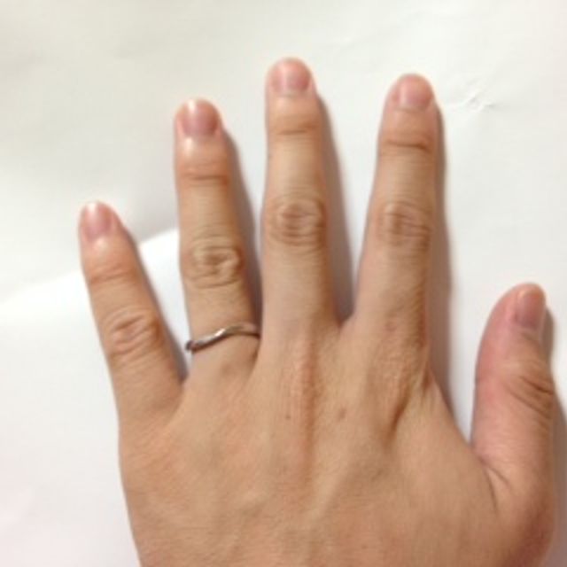 【ヴァンドーム青山(VENDOME AOYAMA)の口コミ】 指が短いのがコンプレックスだったのですが、着用したときにVの字のデザイ…