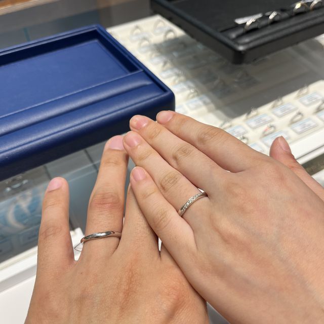 【銀座ダイヤモンドシライシの口コミ】 シンプルながらも、ダイヤモンドが斜めについており、細かいところにこだ…