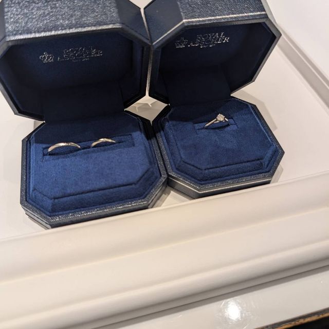 【ROYAL ASSCHER(ロイヤル・アッシャー)の口コミ】 ダイヤの煌めきがとても美しかったです。一石のダイヤがキラキラしていて…
