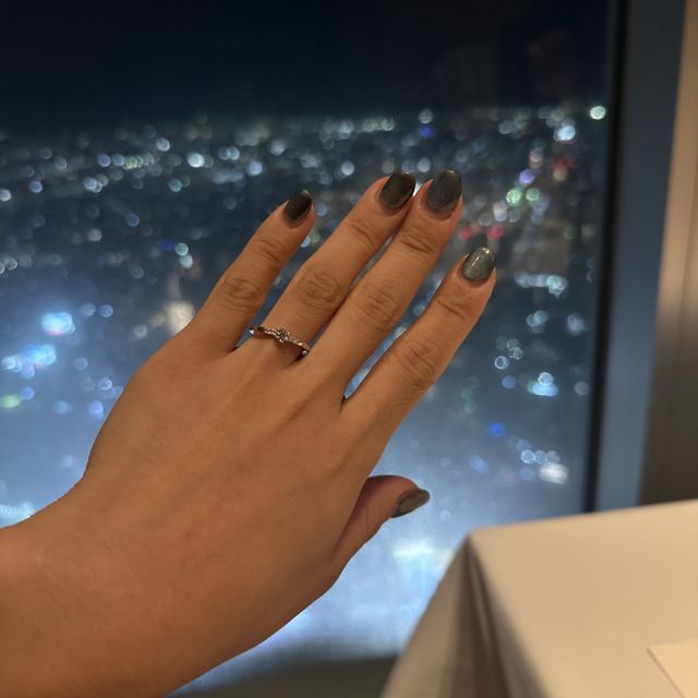 【アイプリモ(I-PRIMO)の口コミ】 大きなダイヤとリングの部分にも小さなダイヤが埋め込まれており、とても…