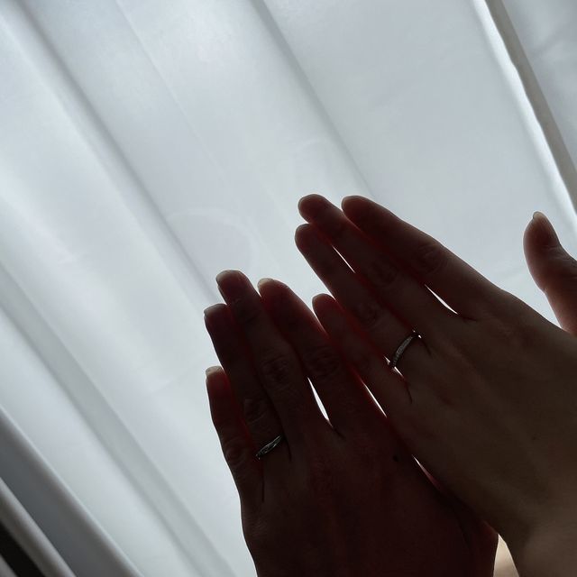 【銀座ダイヤモンドシライシの口コミ】 シンプルで華奢なデザインが可愛くて気に入りました。
ダイヤモンドの輝き…