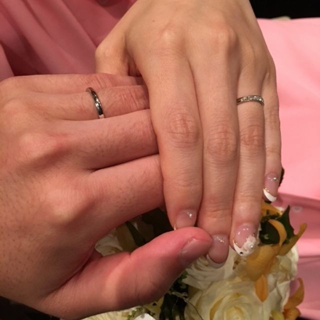 【4℃ BRIDAL(ヨンドシーブライダル)の口コミ】 着けた時に圧迫感がないか、指が細く見えるかがポイントでした。
婚約指輪…
