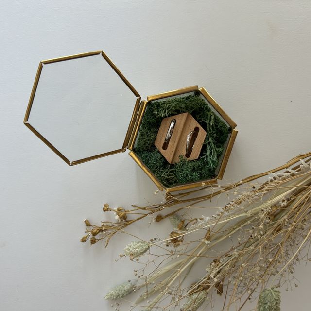 【Honey Bride(ハニーブライド)の口コミ】 自分は普段から装飾品を付けたりしておらず、手に指輪があるという違和感…