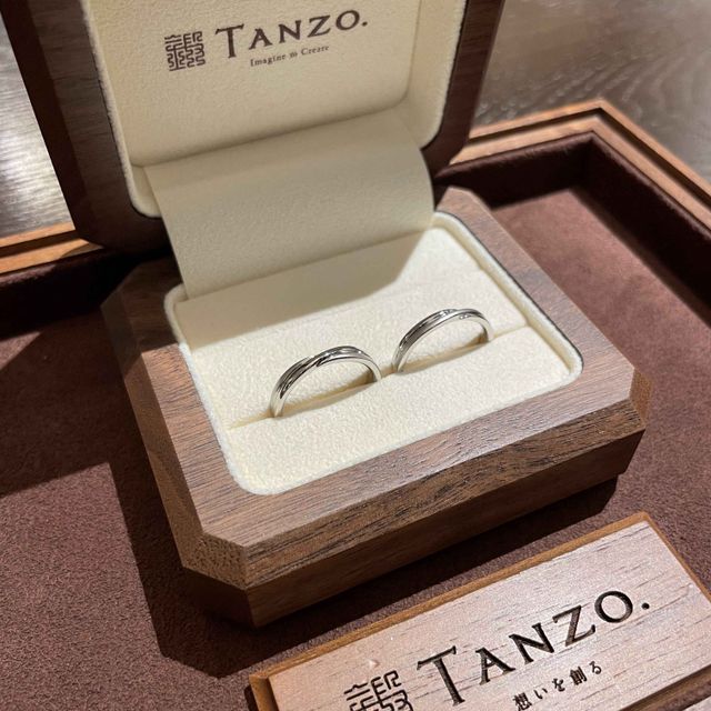 【TANZO.(鍛造指輪)の口コミ】 デザインについて
1.毎日着けるので、どの場面でも使えるシンプルなデザイ…