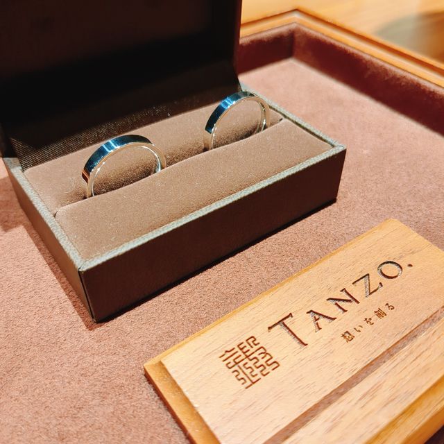 【TANZO.(鍛造指輪)の口コミ】 デザインについて
1.毎日着けるので、どの場面でも使えるシンプルなデザイ…