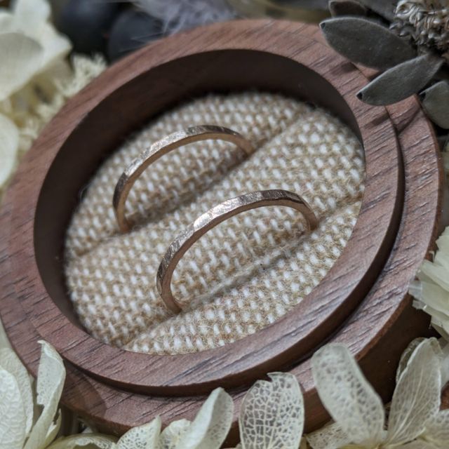 【鎌倉彫金工房の口コミ】 自分達で素材からデザインもきめて、Messageも入れられる点。製作時間は全…