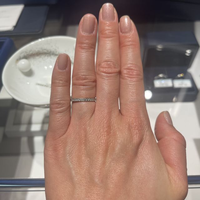 【銀座ダイヤモンドシライシの口コミ】 シンプルでダイヤが安く、気に入ったデザインを選べるところに魅力を感じ…