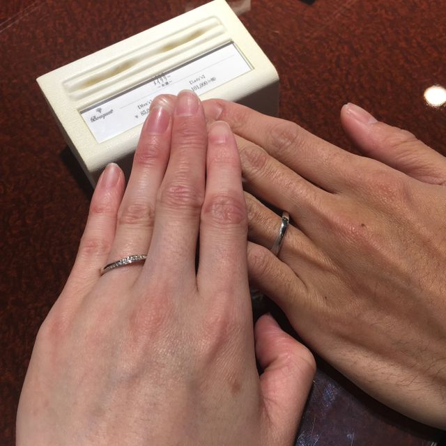 【JEWELRY  KAMATA(ジュエリーかまた)の口コミ】 シンプルで指輪綺麗に見せてくれる指輪で気に入りました。メンズ用は質感…