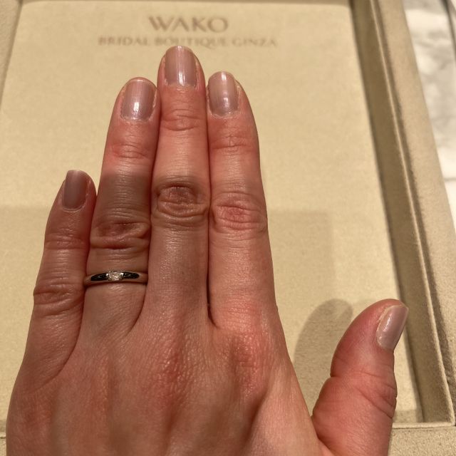 【和光ブライダルブティックギンザの口コミ】 シンプルでアショカダイアモンドが埋め込まれているところが気に入りまし…