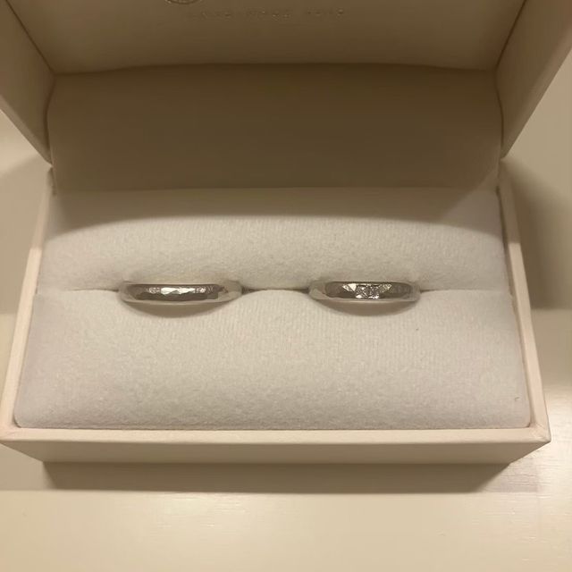 【CRAFY(クラフィ)の口コミ】 お互いの指輪を金属を曲げて輪を作るところから手作りでき、刻印も定型の…