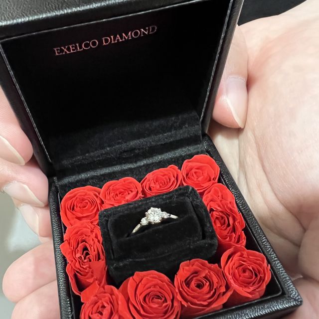 【エクセルコダイヤモンド(EXELCO DIAMOND)の口コミ】 指が細い方なので、デザインが華奢なものを選びました。一生物で長く持つ…