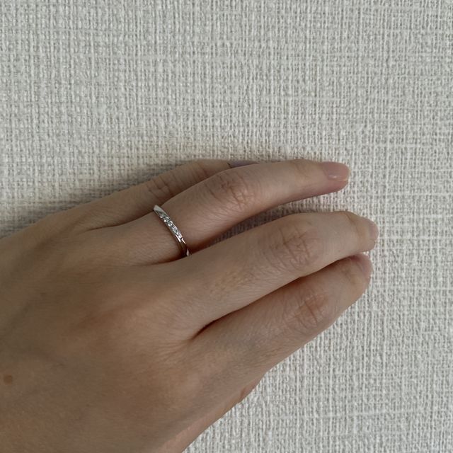 【アイプリモ(I-PRIMO)の口コミ】 ストレートとウェーブのいいとこ取りのようなデザインです。薬指の両側の…