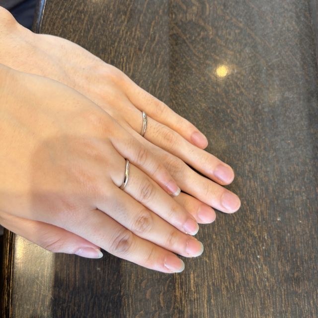 【ケイウノ ブライダル(K.UNO BRIDAL)の口コミ】 既製品ですが、石の数や艶消し加工などいろんなアレンジができて、少し変…