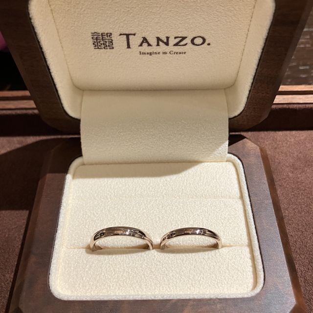 【TANZO.(鍛造指輪)の口コミ】 甲丸の上に美しくライン加工を施せる高い技術力に、職人の精緻な仕事を感…