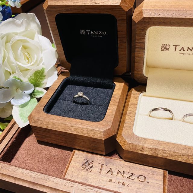 【TANZO.(鍛造指輪)の口コミ】 結婚指輪と婚約指輪の重ねてつけた時の着け心地と、デザイン性を重視して…