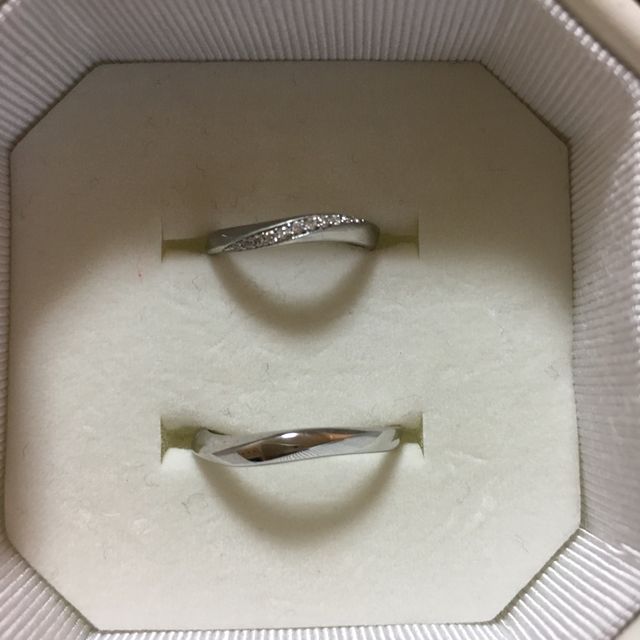 【4℃ BRIDAL(ヨンドシーブライダル)の口コミ】 婚約指輪と違って結婚指輪は普段つけて生活するものになる為、普段使いし…