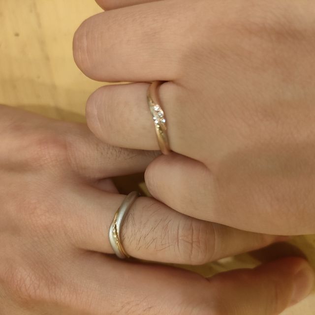 【ケイウノ ブライダル(K.UNO BRIDAL)の口コミ】 石の数を減らしたり、ベース部分をマット加工したり、色や太さなどを自由…